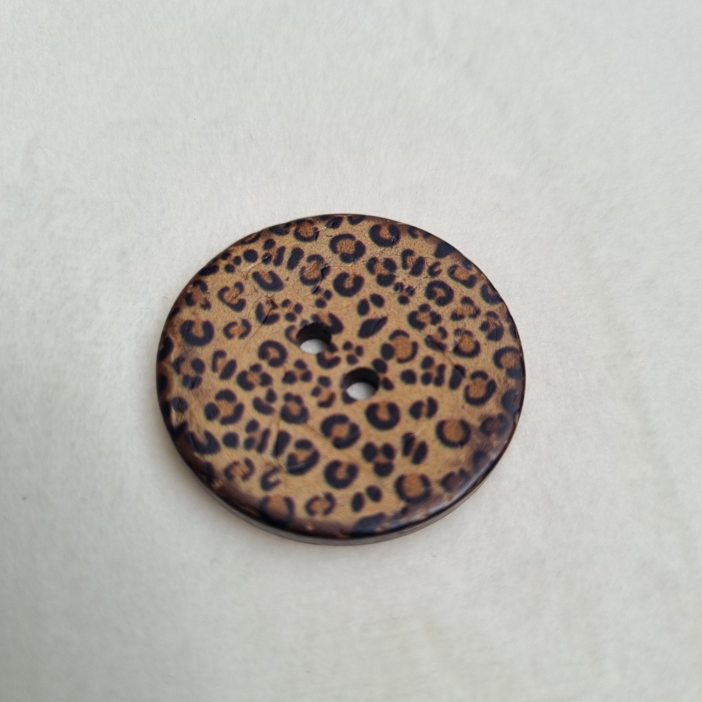 Boutons en Coquille de Coco – Motif Léopard – 30 mm
