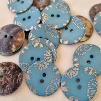 Boutons en nacre gravée – 2 trous - 22 mm - 27 mm