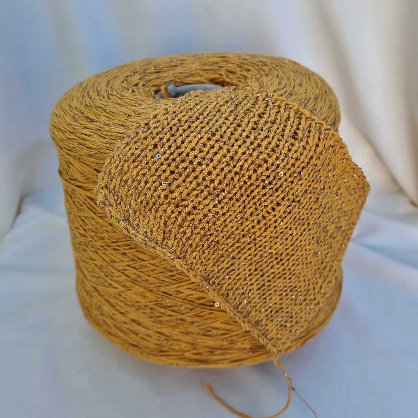 Fil Cottlinen – Lin, Coton, Lurex & Paillettes – Couleur Moutarde – vendu par 50g (~120m)