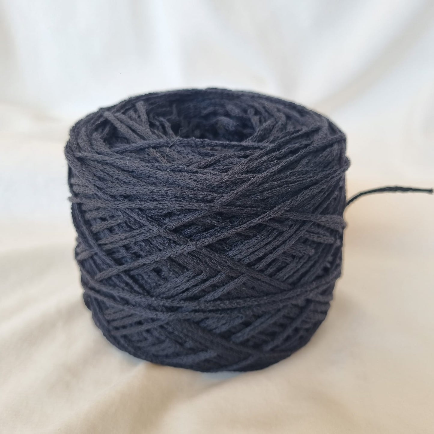 Fil à Tricoter Crystal – 80% Laine Vierge, 20% Soie – Couleur Noir 110gr
