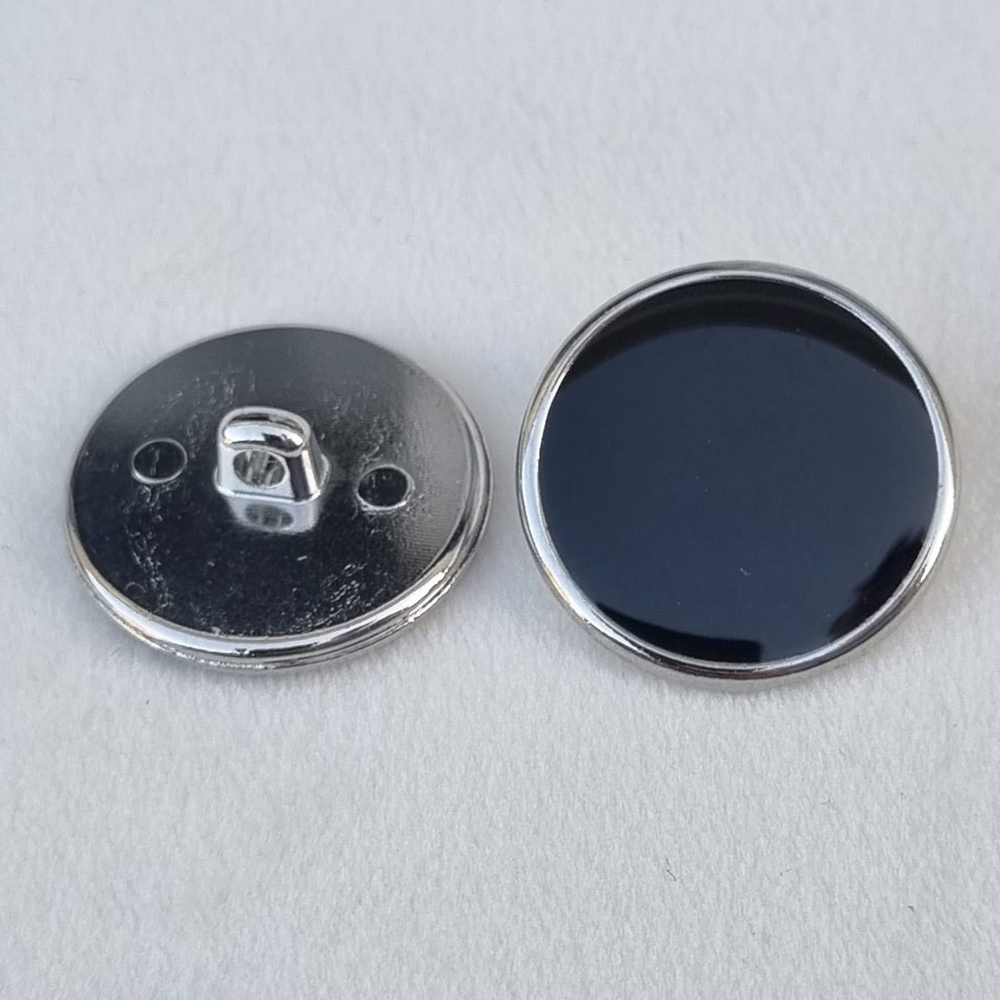 Boutons en métal en résine pastille laque 20 mm