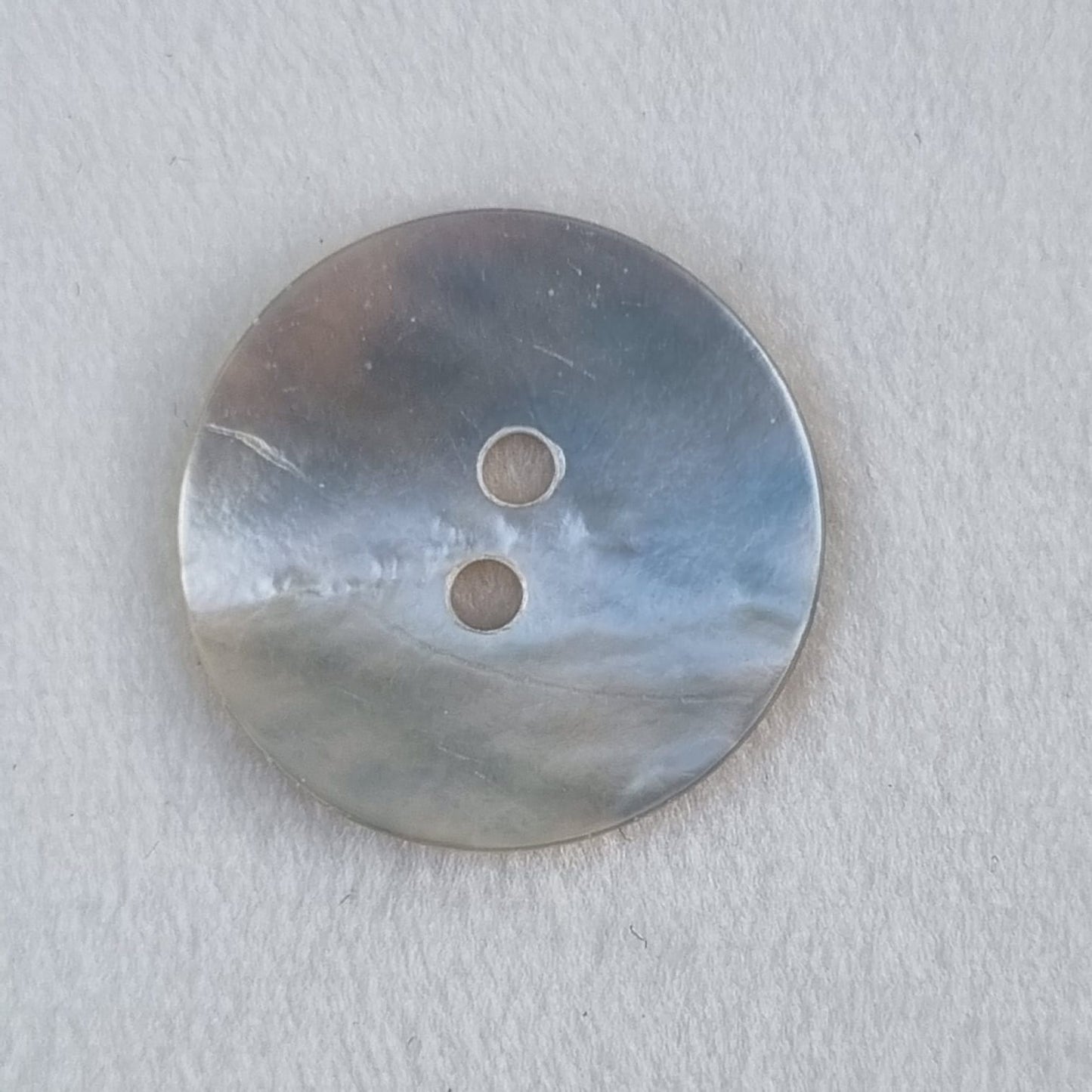 Boutons 18 mm : 2 Trous :: Nacre