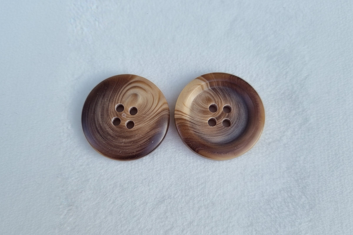 Boutons : 15 mm polyester 4 trous imitation résine