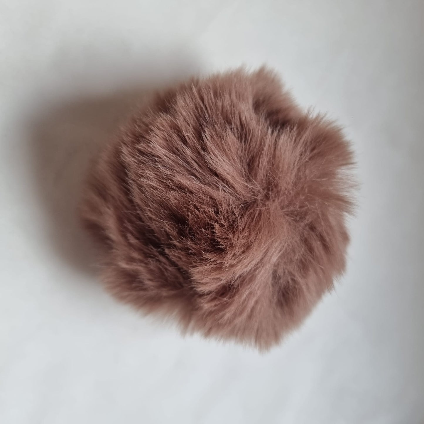 Pompons 8 cm en fausse fourrure de lapin douce avec boucles élastiques