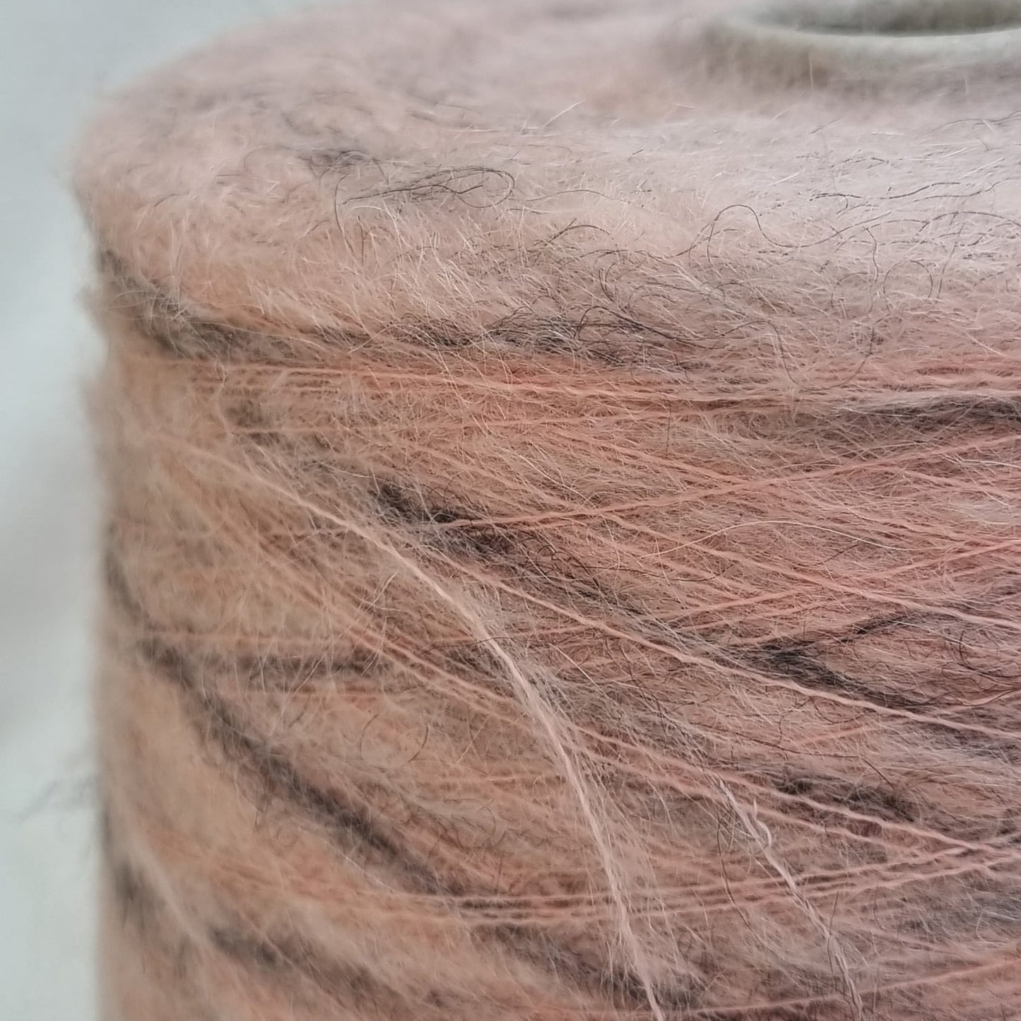Aurora – Fil de Luxe 70% Mohair · 30% Soie – Fabriqué en Italie  - vendu par 50g