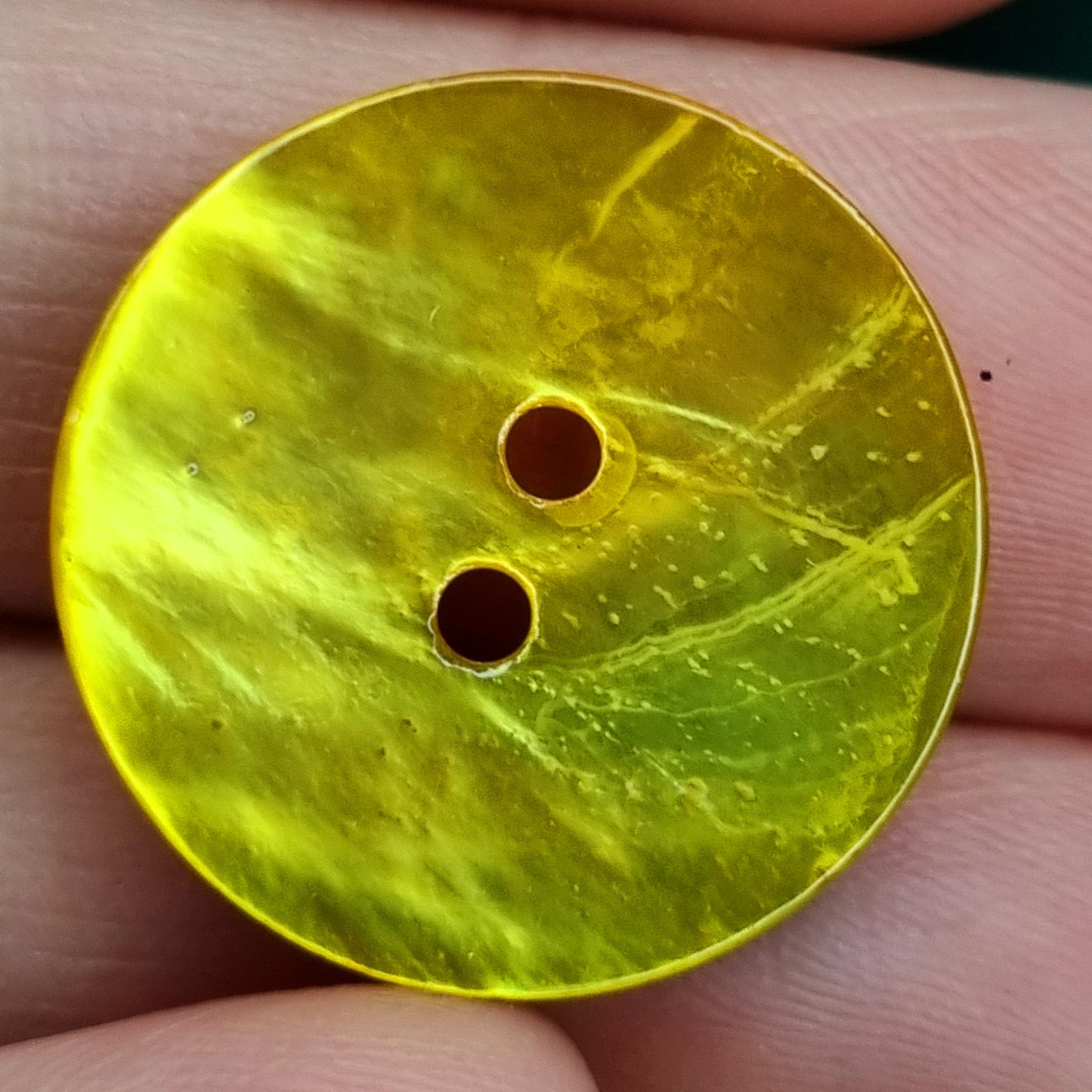 Boutons 12 mm, 22 mm : 2 Trous, Nacré, style minimaliste couleur jaune