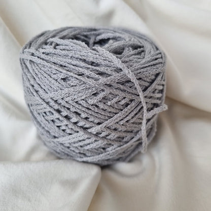 Fil à Tricoter Crystal – 80% Laine Vierge, 20% Soie – Couleur Gris 100gr