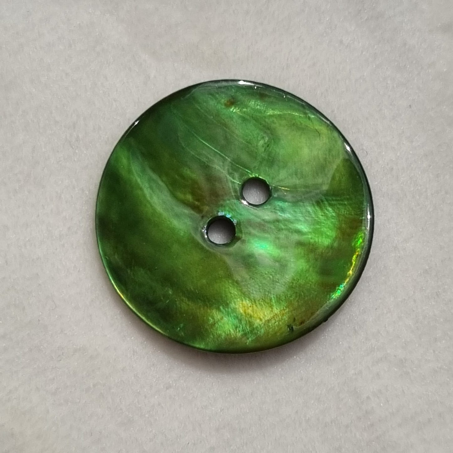 Boutons 15 mm, 22 mm : 2 Trous, Nacré, style minimaliste couleur vert