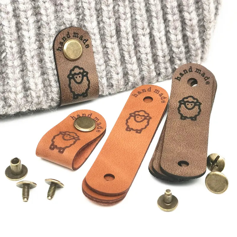 Étiquette "Handmade" en Imitation Cuir avec Motif Mouton – 1 Paire avec Vis