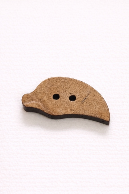 Bouton en noix de coco naturel 25 mm – forme feuille – bouton artisanal 2 trous – mercerie écologique