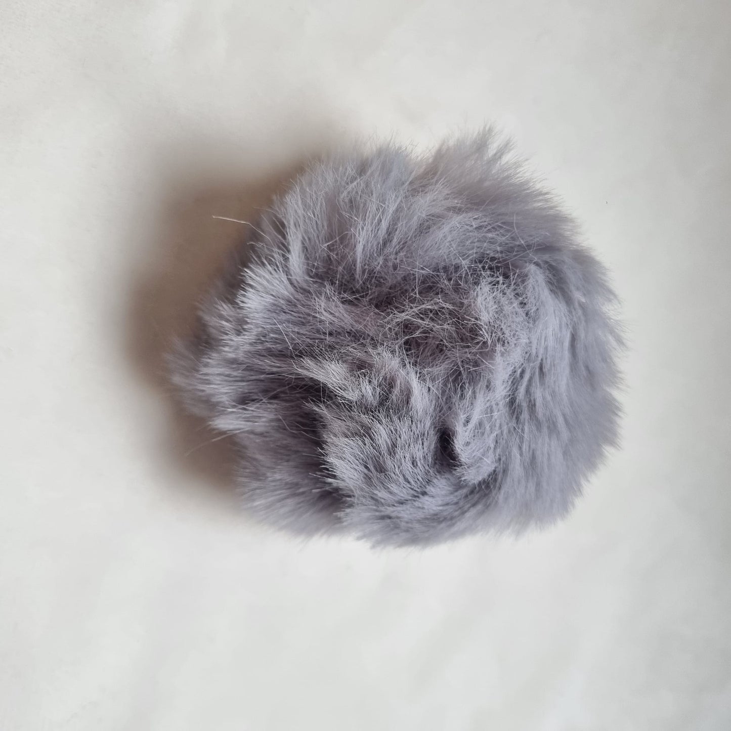 Pompons 8 cm en fausse fourrure de lapin douce avec boucles élastiques