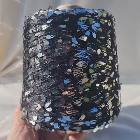 Charger la vidéo : Fil à paillettes luxueux – 100% Viscose + Sequins argentés  💫 Prix indiqué pour 50g